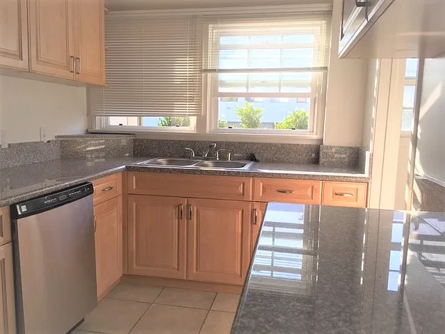 2 bed, 900 sqft, $3,095 — Photo 3