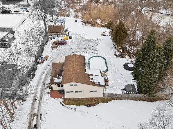 214 Woodlawn Ave, Chesterton, IN 46304