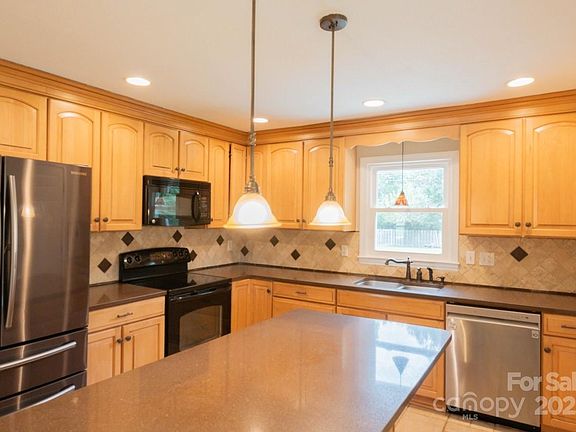 4th image of 753 Schuyler Dr