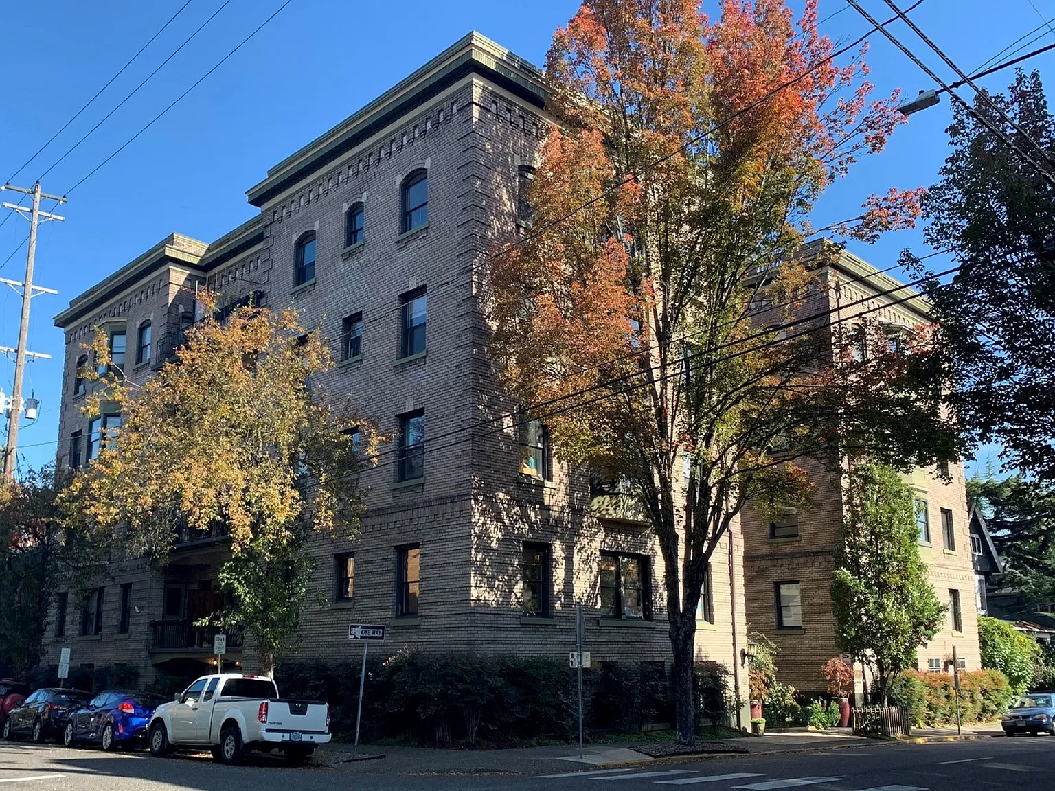 Highland Court Apartments — Photo 1
