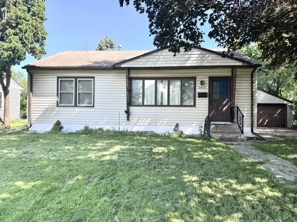 2012 Brookview Dr, Brooklyn Center, MN 55430