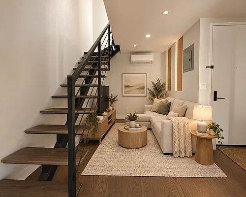 Living room, photo 2