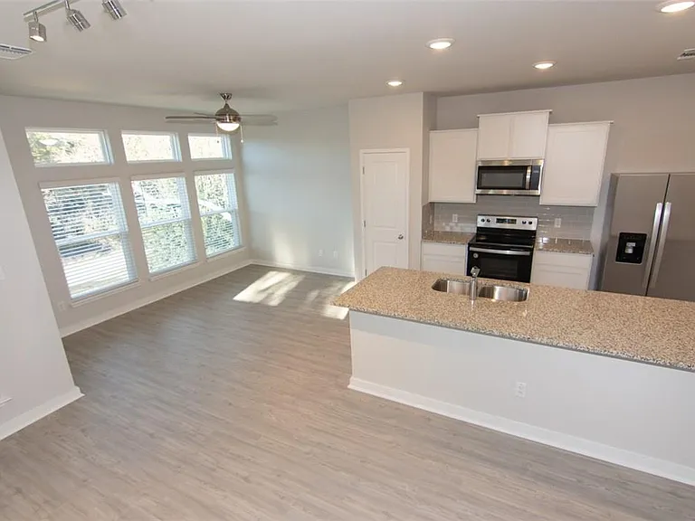 605 W South St #432 — Photo 17