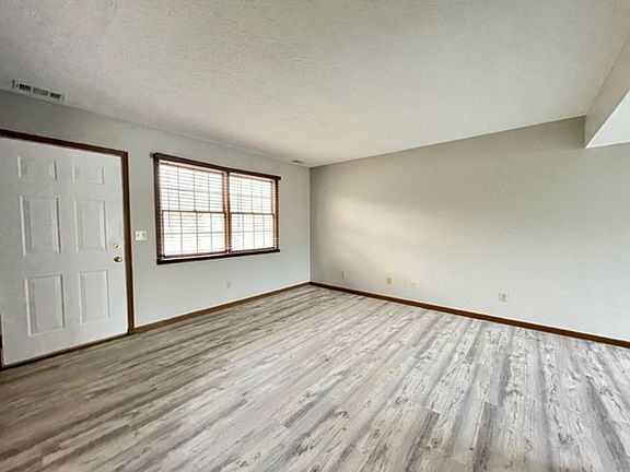 5th image of 1116-1136 Hillcrest Dr #1134
