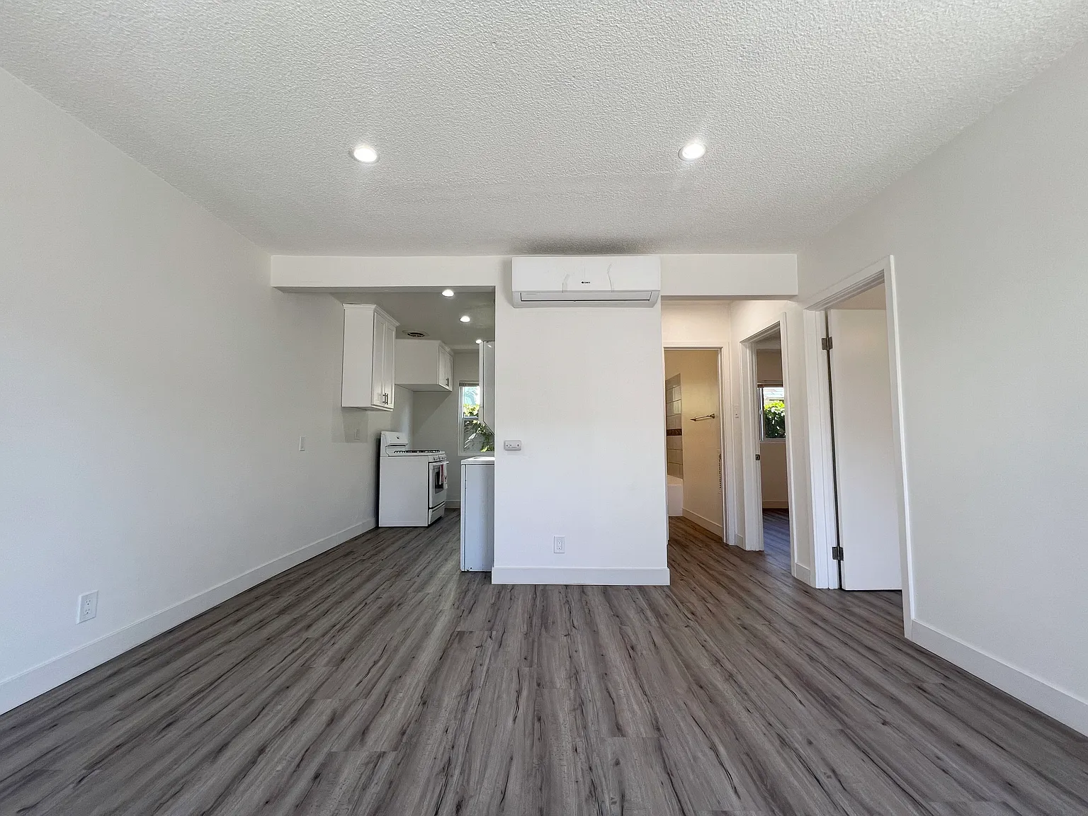 2 bed, 582 sqft, $1,995 — Photo 3