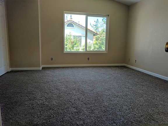 5th image of 650 Crestwood Pl