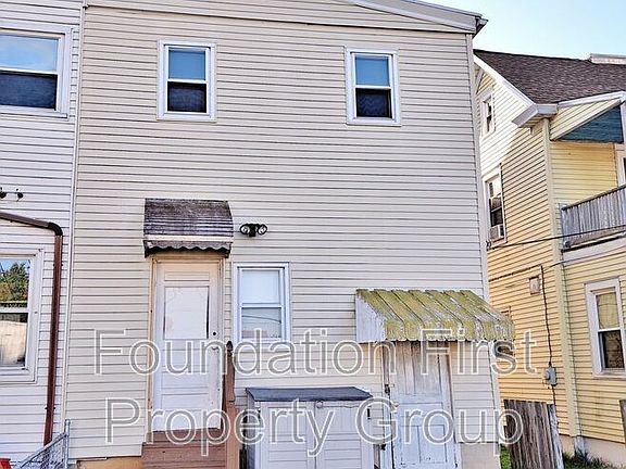 3rd image of 118 S Franklin St Unit 2