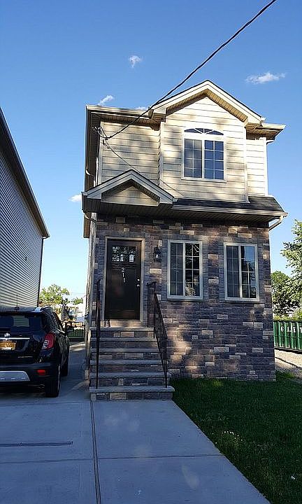 2nd image of 211 Van Pelt Ave