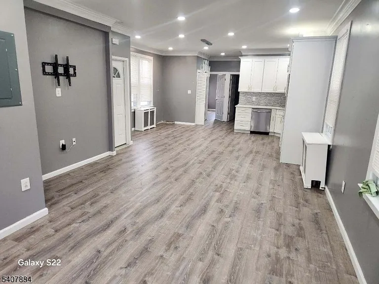 575 N 9th St — Photo 2