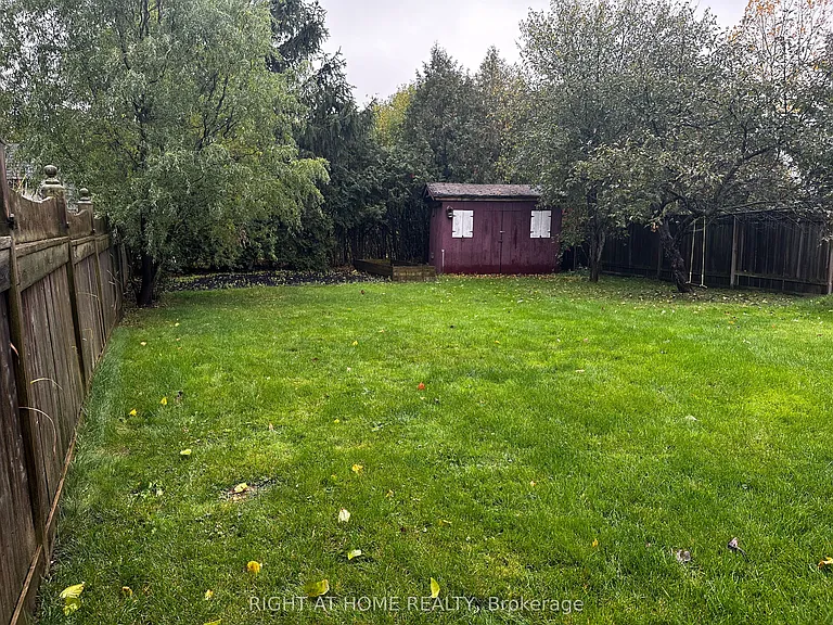 74 Barrydale Cres — Photo 31