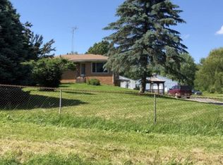 1260 Ray Rd, Fenton, MI 48430