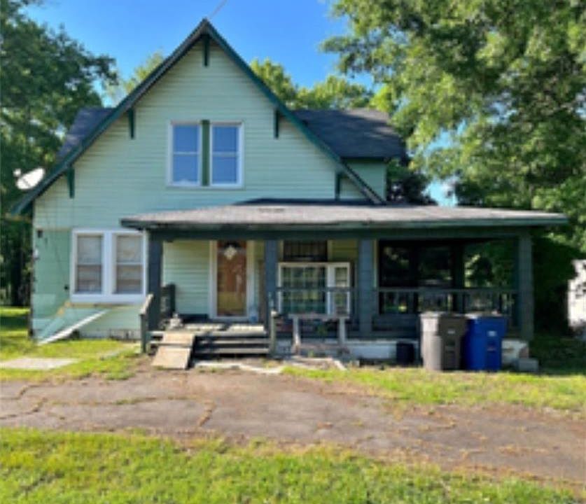 2nd image of 549 McCreary St