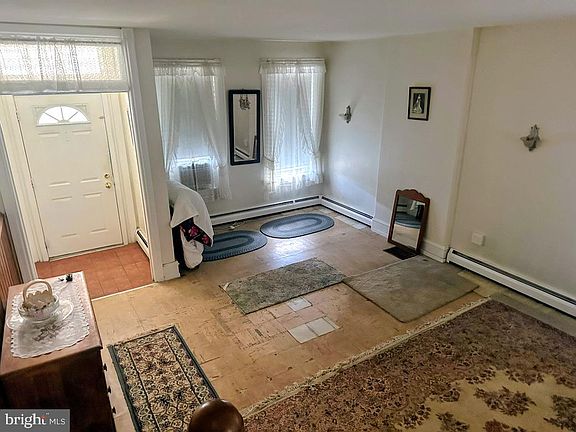 3rd image of 48 E 22nd St