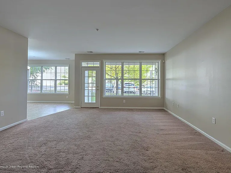 363 Saint Andrews Pl — Photo 2
