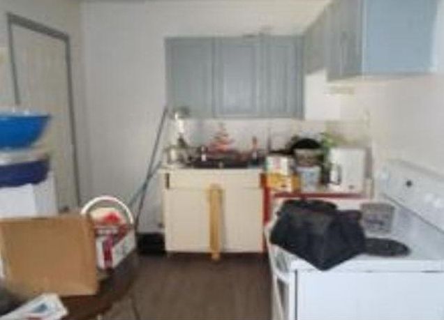 2nd image of 522 E Grand Ave