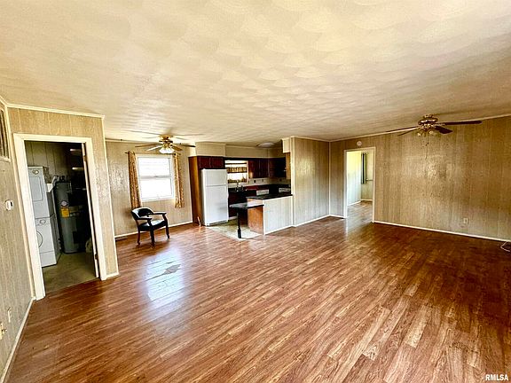 3rd image of 211 Illinois Ave