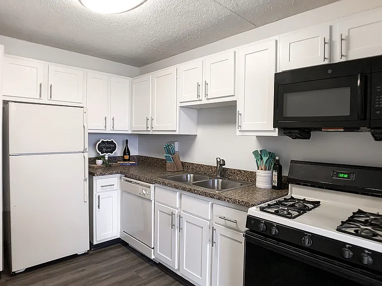 Pine Ridge Apartments — Photo 2
