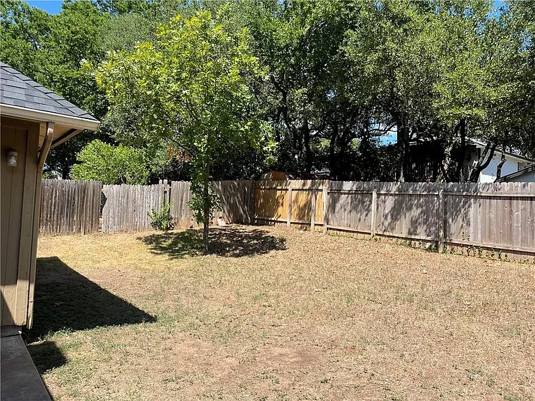 8003 Willet Trl — Photo 35