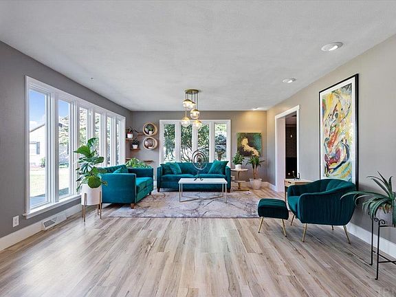 2nd image of 3512 Villa Dr