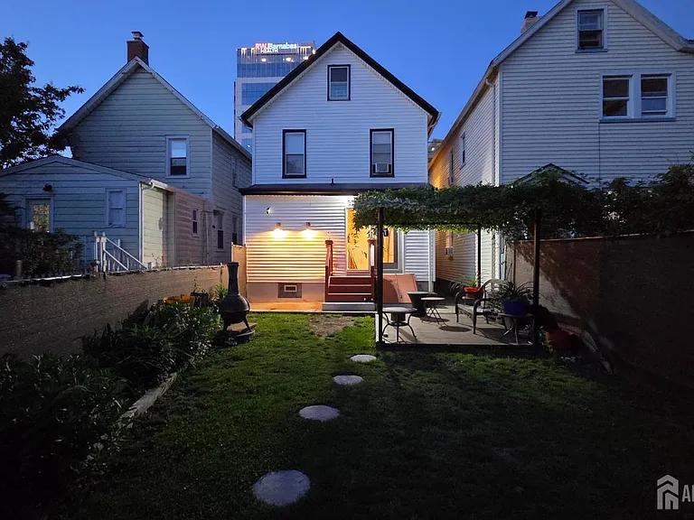 26 Harvey St — Photo 18