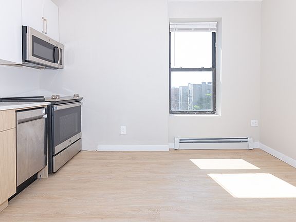 3rd image of 879 De Kalb Ave #57