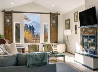 (Undisclosed Address), Mount Hood Parkdale, OR 97041