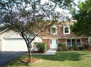 470 Stillwater Ct, Naperville, IL 60565