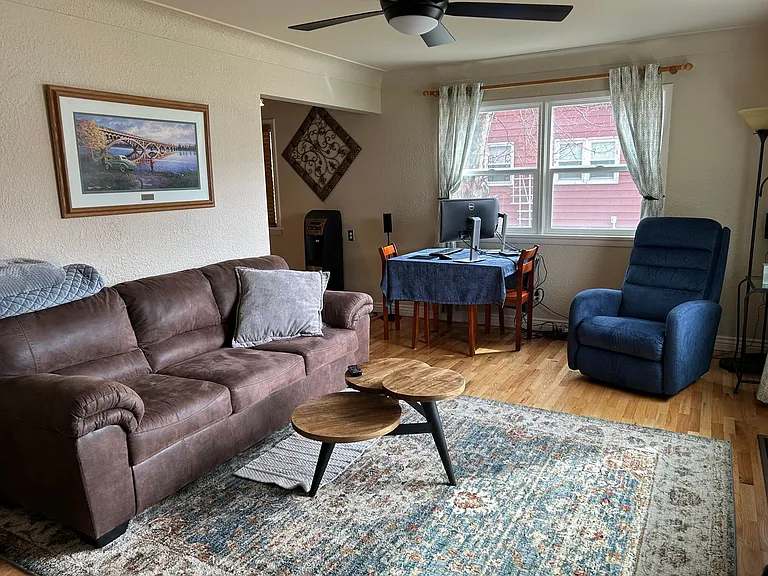 1309 Avenue E — Photo 2