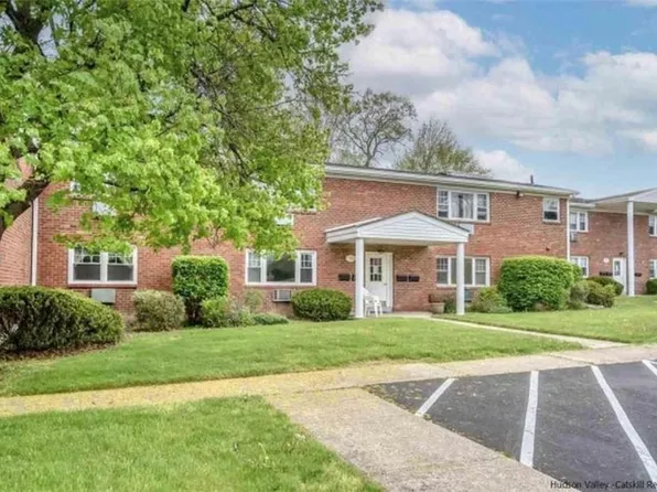 136 N Chestnut Street #14D, New Paltz, NY 12561
