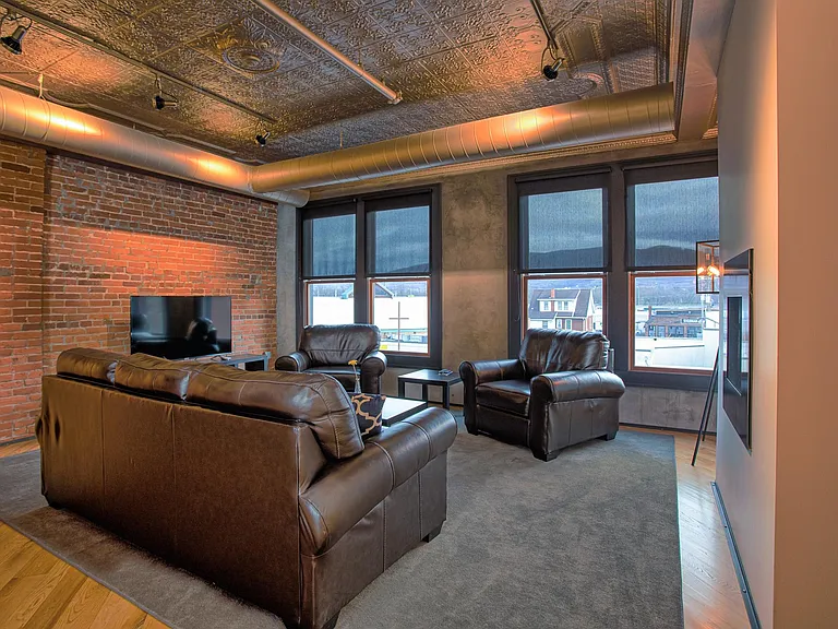 209 E 3rd St #3C — Photo 11