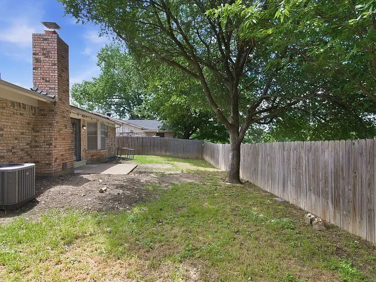 6413 Melinda Ct — Photo 24