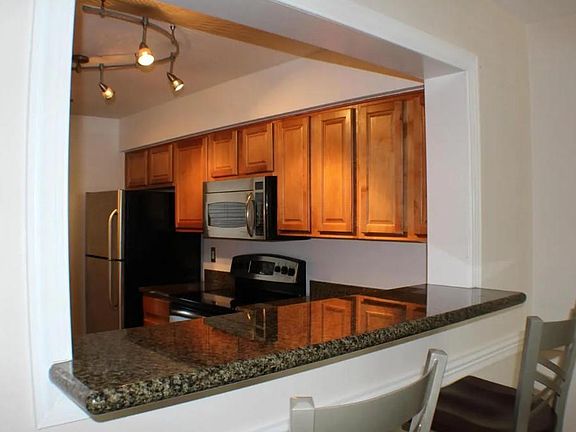 2nd image of 3179 Summit Square Dr APT B1