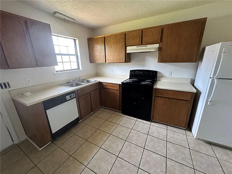 890 E Cherry St #201 — Photo 24