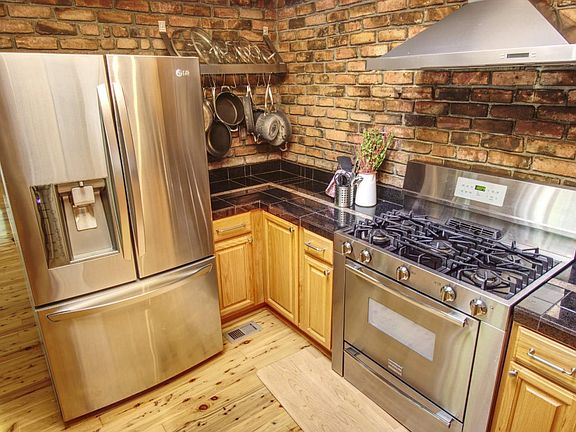 3rd image of 724 Dorothy Ave