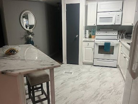 5th image of 7611 Seville Ave