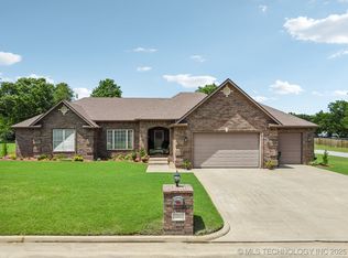 2207 Fieldstone Ct, Okmulgee, OK 74447