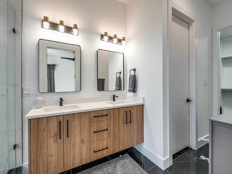 2308 Douglas Ave — Photo 13