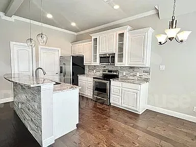 5 bed, 3172 sqft, $3,500 — Photo 2