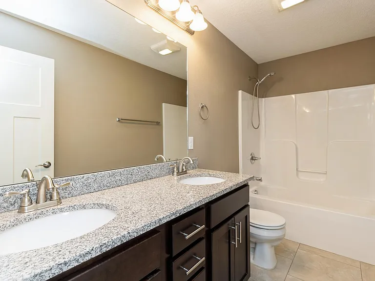 4404 NE Crestmoor Ln — Photo 16