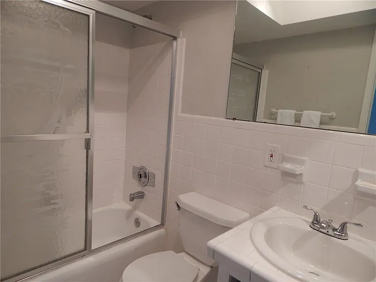 2841 NE 32nd St #29 — Photo 6