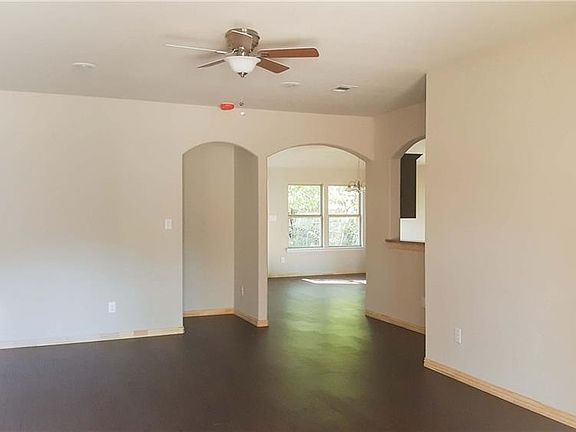 3rd image of 2622 Iroquois Dr
