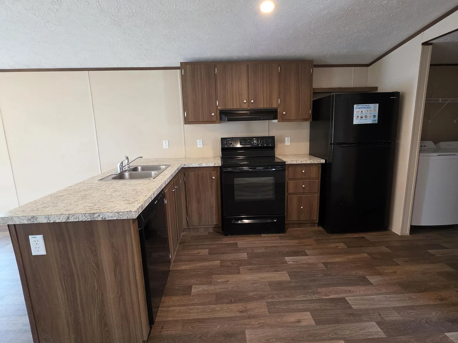 3 bed, 1064 sqft, $1,300 — Photo 4