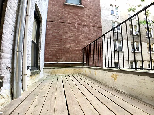 Rented by MOTION New York | media 10