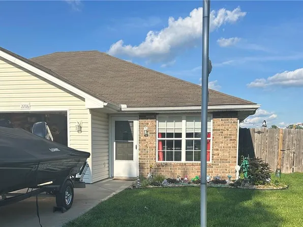 2206 Addie Dr, Pleasant Hill, MO 64080
