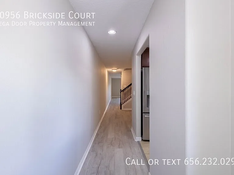 10956 Brickside Ct — Photo 4
