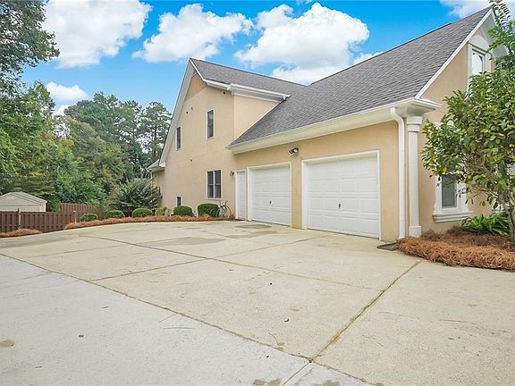 3rd image of 3599 Rosewood Ct