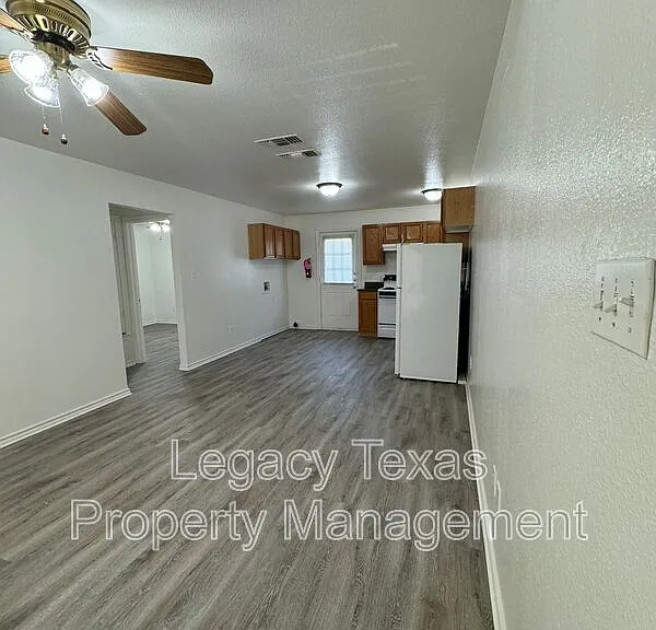701 Miracle Ln #E — Photo 10