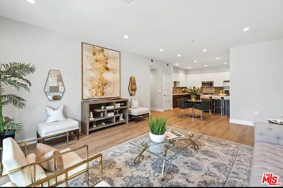 3 bed, 3.5 bath, 1936 sqft, $6,795 — Photo 1