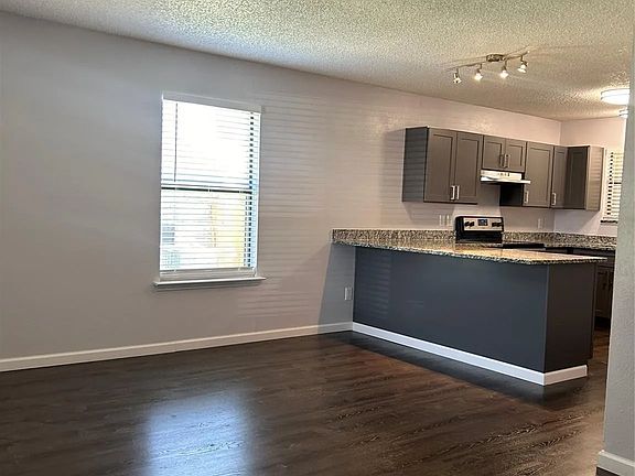 4th image of 1724 Jenkins Ln #1724