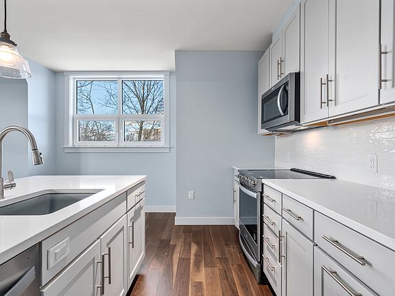 4th image of 138 Babcock St #414